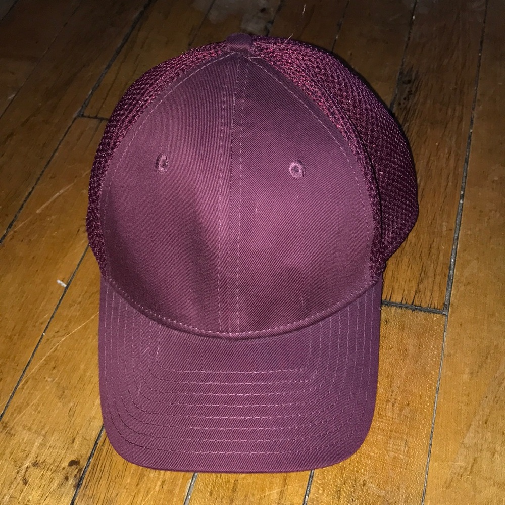 Maroon Mesh Trucker Cap‎